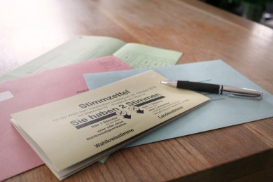 Stimmzettel zur Wahl, Wahlunterlagen zur Briefwahl Stimmzettel zur Wahl, Wahlunterlagen zur Briefwahl