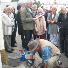 Bilder der ersten Stolpersteinverlegung am 12.05.2012