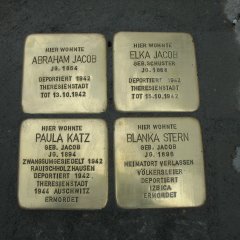 Bilder der ersten Stolpersteinverlegung am 12.05.2012